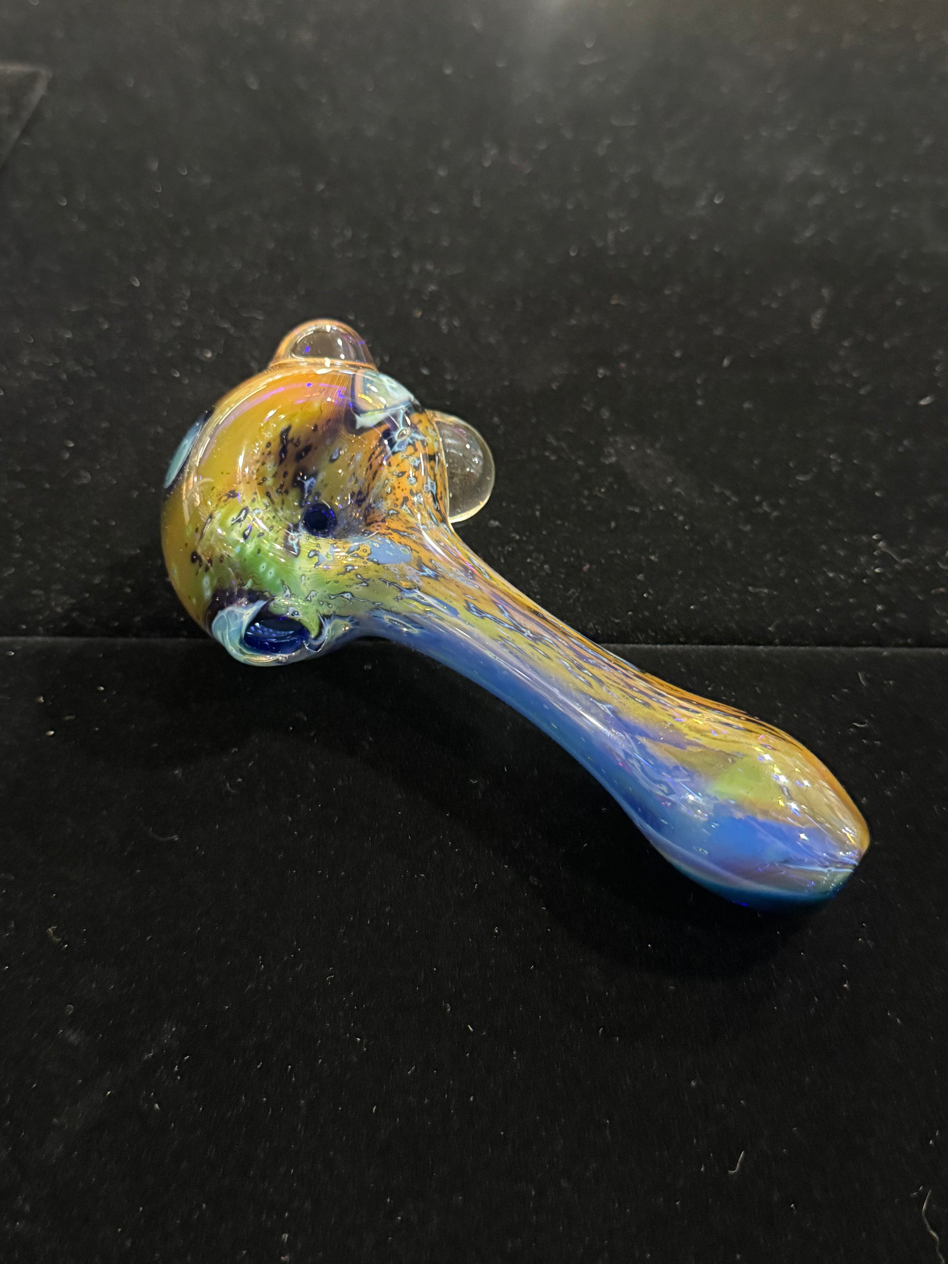 Come grab this beauty. This American Handpipe is the perfect size to handle one sesh or many