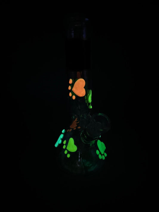 Glow in the dark design on glass bong